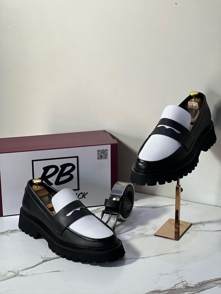 Mocassins noir et blanc — Semelle crantée